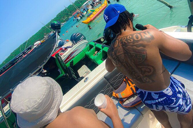 weekend-party-on-isla-cholon