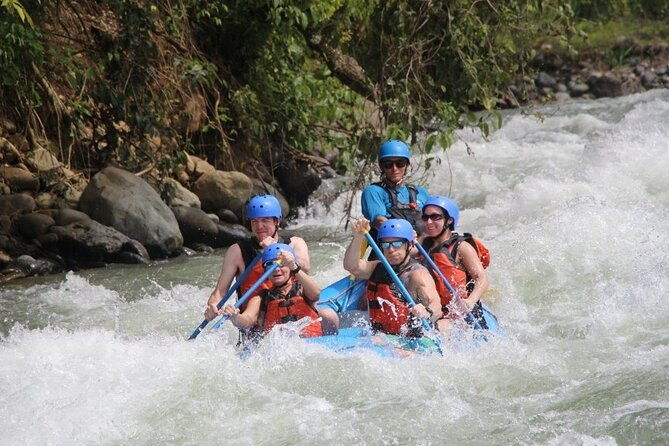 whitewater-rafting-savegre-class-ii-iii-plus-waterfall-manuel-antonio