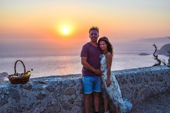 wine-tasting-and-romantic-sunset-in-monolithos