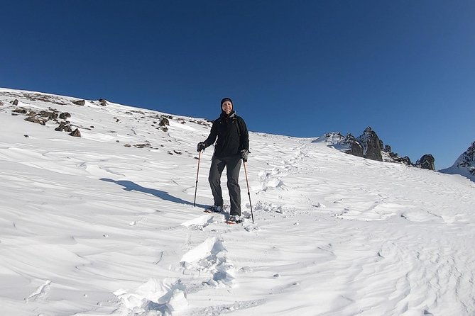 winter-snowshoeing-adventure
