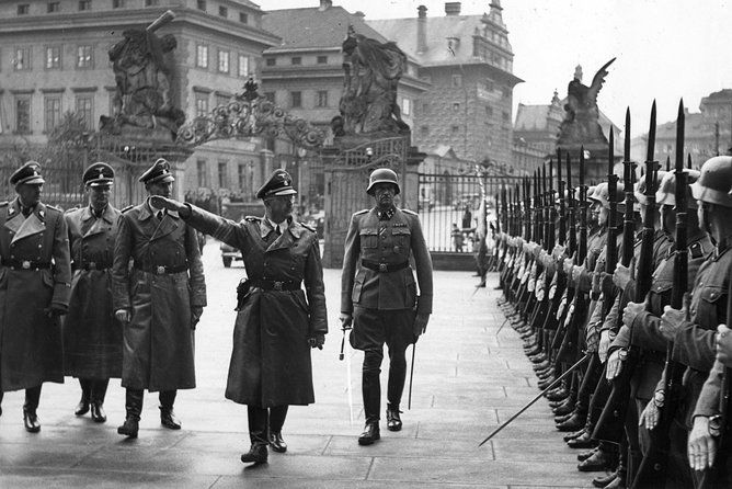 world-war-ii-tour-with-a-crypt