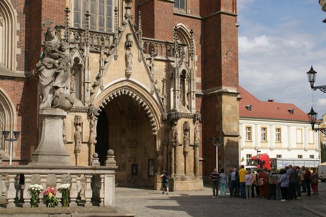 wroclaw-tour-with-e-bus-2-h-english-guide-group-1-4-people