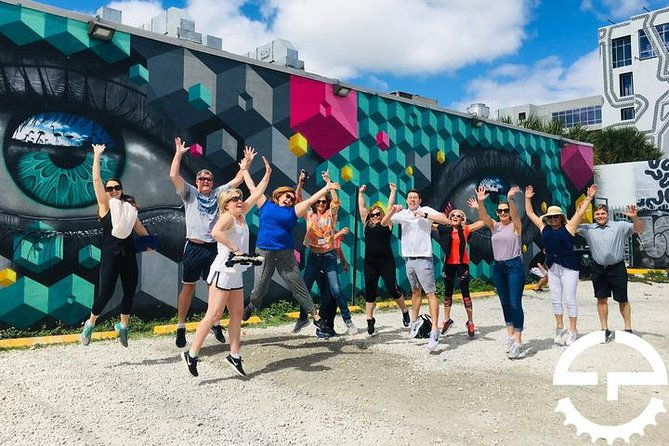 wynwood-graffiti-instatour-on-a-party-bike