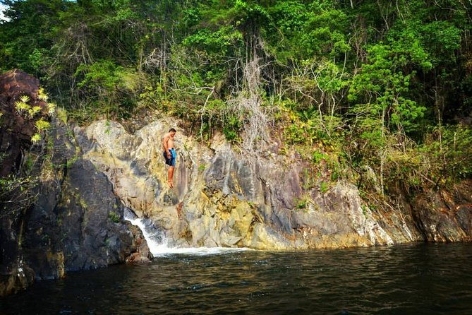 xunantunich-and-jungle-pontoon-waterfall-adventure