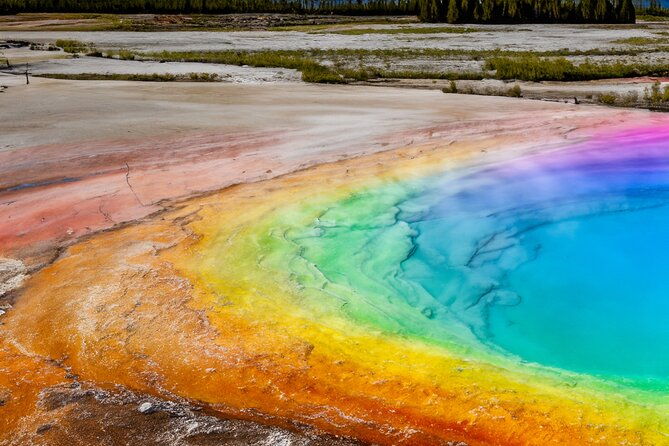 yellowstones-grand-prismatic-self-guided-walking-tour