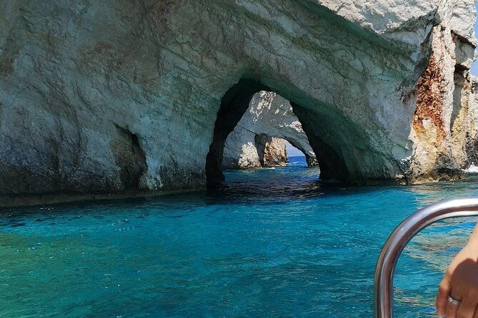 zakynthos-navagio-view-boatrip-caves-xigia-beach-exploration