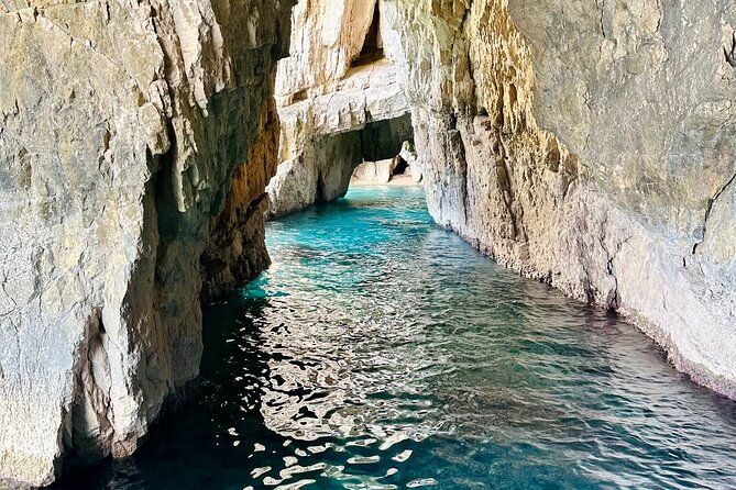 zakynthos-private-cruise-to-shipwreck-beach-blue-caves