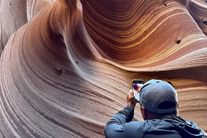 zebra-slot-canyon-hiking-tour-in-escalante-2