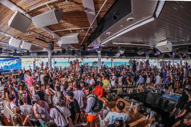 4-hour-day-party-at-beach-clubs-in-mykonos-2