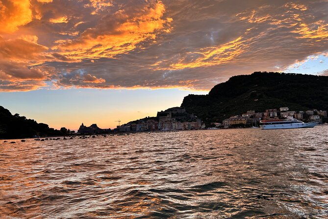 4-hour-guided-boat-tour-with-aperitif-at-sunset-in-spezia