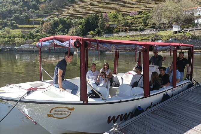 1-hour-boat-trip-along-the-douro-river-in-pinhao