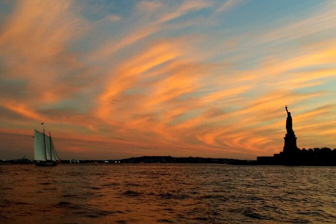 1-hour-private-charter-in-new-york-harbor-for-up-to-6-people