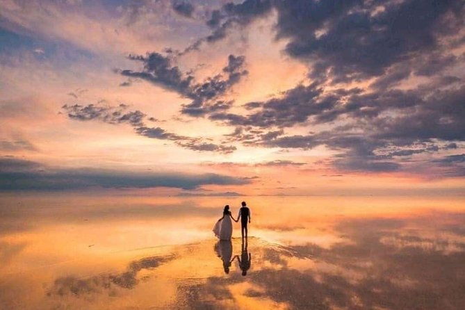 2-days-uyuni-salt-flats-including-laguna-colorada