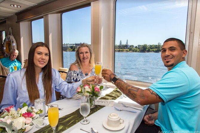 2-hour-champagne-brunch-cruise-on-willamette-river