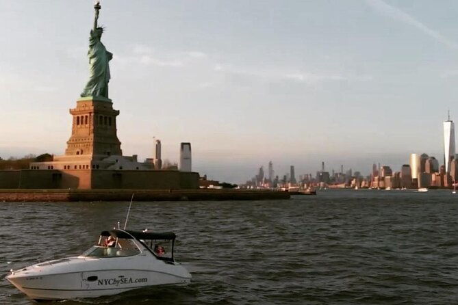 2-hour-private-luxury-boat-tour-in-new-york-city