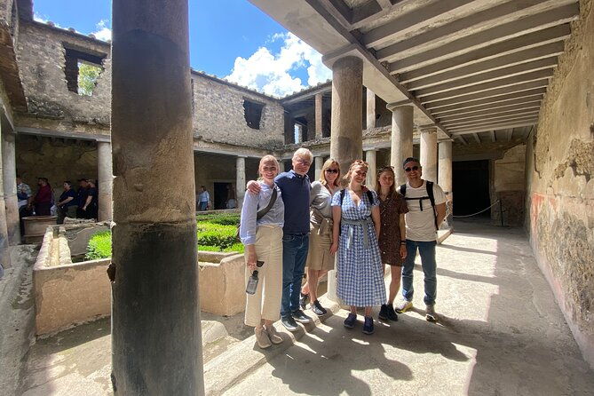 2-hours-pompeii-group-tour-with-archaeologist-guide-and-skip-the-line-2