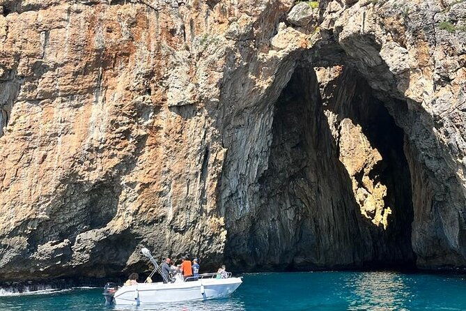 3-hour-guided-boat-tour-to-the-caves-in-santa-maria-di-leuca-2