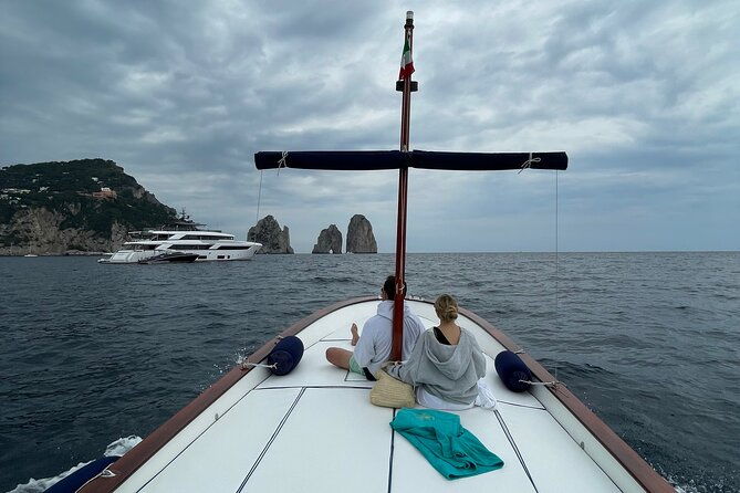 3-hour-private-boat-tour-on-the-island-of-capri