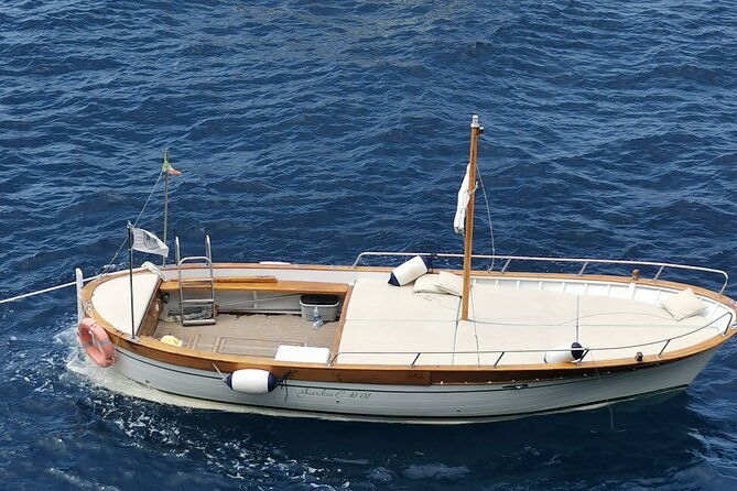 3-hours-tour-of-capri-with-traditional-gozzo