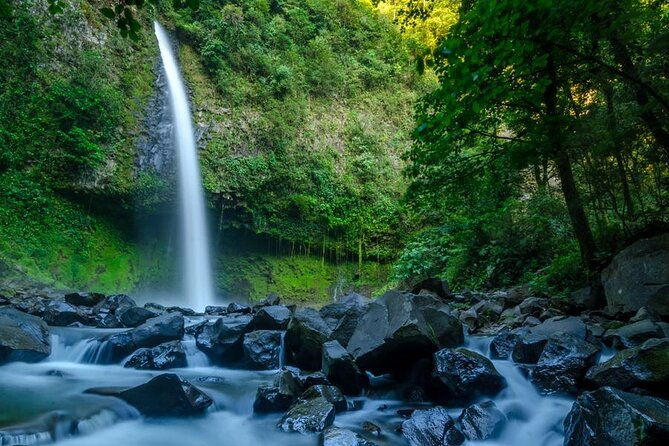 3-in-1-combo-la-fortuna-waterfall-hanging-bridges-thermal-spa-from-san-jose
