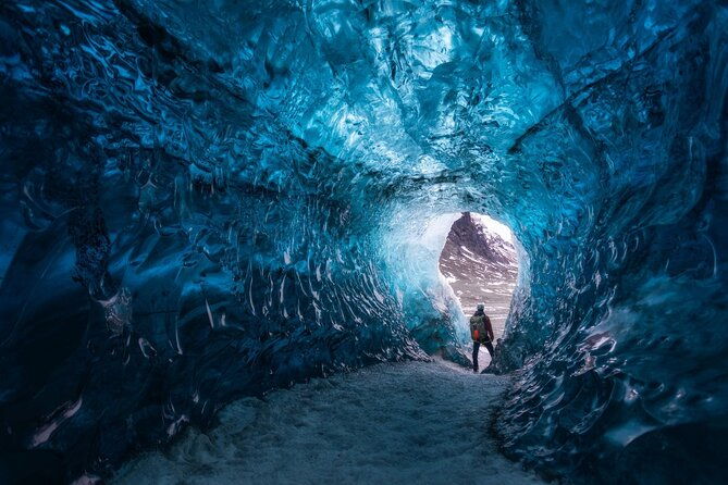 4-day-northern-lights-adventure-ice-caves-4x4-super-jeeps