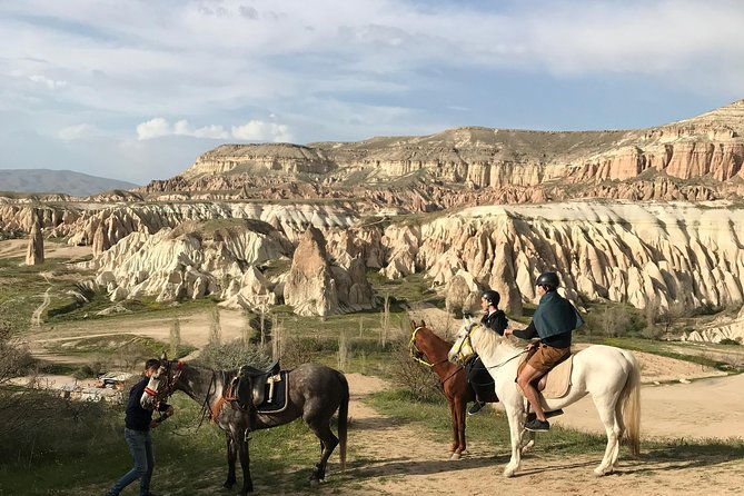 4-hour-horsebackriding-tour-through-cappadocia