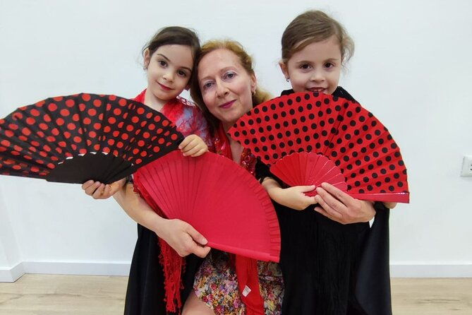 45-minutes-flamenco-dance-class-for-family-in-malaga-2