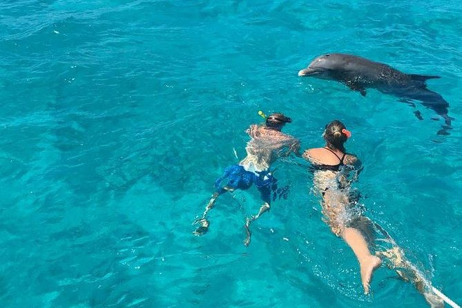 7-hour-private-catamaran-sail-snorkel-and-beach-bbq-grace-bay-providenciales