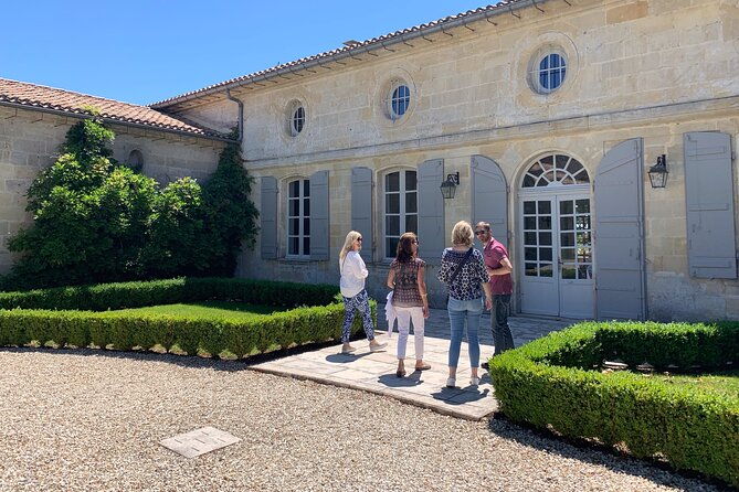 a-day-in-saint-emilion-in-a-small-group-electric-luxury-van-2