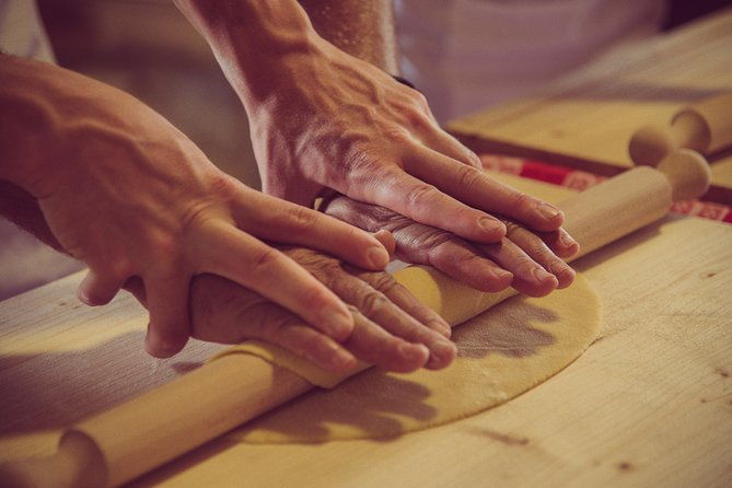 abruzzo-traditional-pasta-making-with-85y-old-local-grandma
