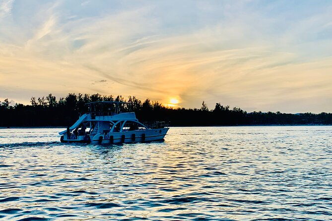 adult-only-party-boat-with-unlimited-drinks-snorkel-sand-bar