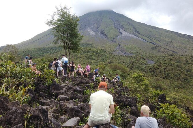 afternoon-arenal-volcano-and-natural-hot-springs-river