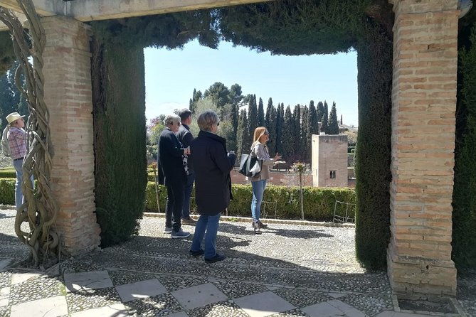 alhambra-private-tour-and-skip-the-line-ticket-and-official-guide