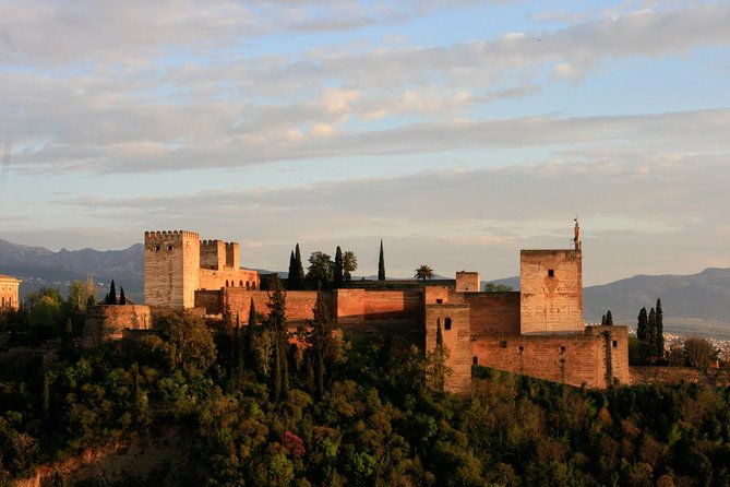 alhambra-private-tour-nasrid-palaces-alcazaba-and-generalife