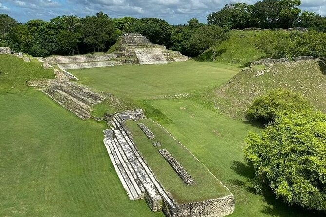 altun-ha-mayan-ruins-and-river-wallace-and-manatee-watch-tour