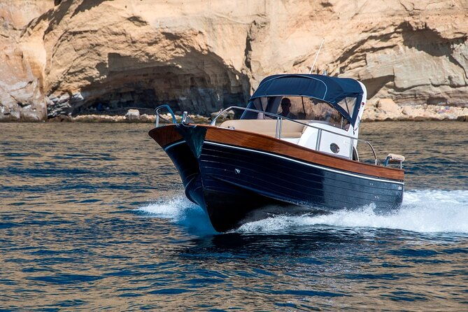 amalfi-coast-full-day-private-boat-tour-cabinrestroom-on-board-2