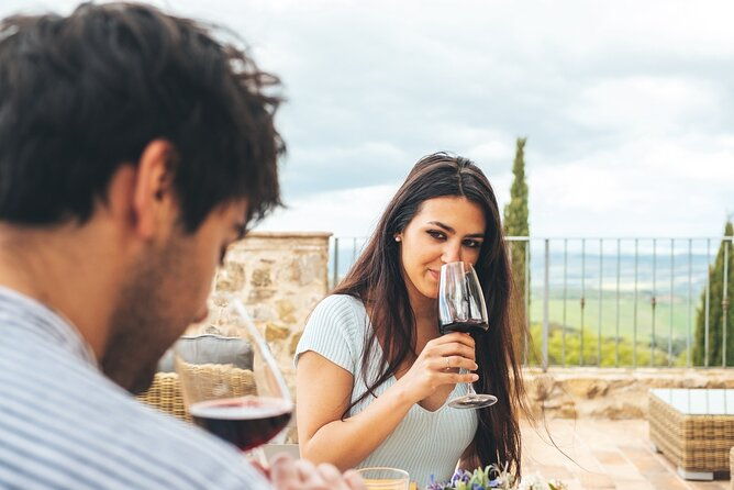 aperitif-on-the-terrace-of-podere-montale-at-sunset-2