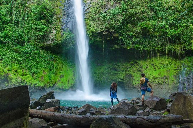 arenal-fusion-adventure-1-volcanowaterfall-hanging-bridges