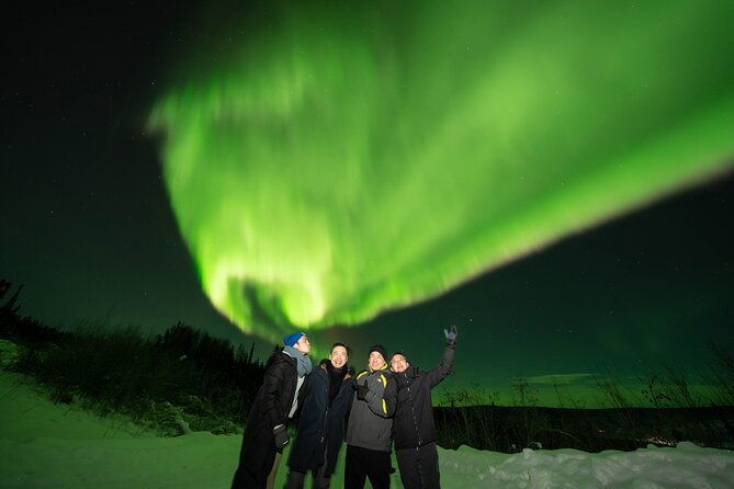 aurora-chasing-tour-with-free-photography