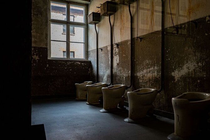 auschwitz-birkenau-tour-with-pickup-and-lunch-2