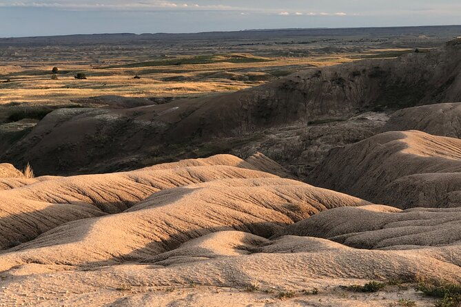 badlands-sunset-wildlife-natures-evening-glow