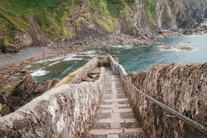 bilbao-gaztelugatxe-bermeo-mundaka-and-gernika-with-txakoli