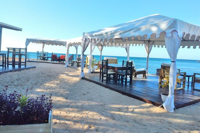 blue-hole-dunns-river-falls-lunch-cocktails-at-bamboo-beach