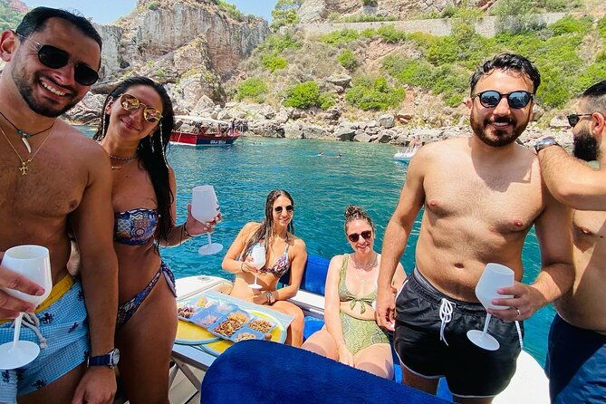 boat-excursions-in-the-bay-of-taormina-and-gardens-on-a-private-basis