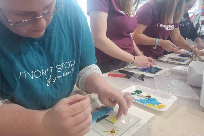 break-it-and-make-it-a-glass-fusing-session-in-everett