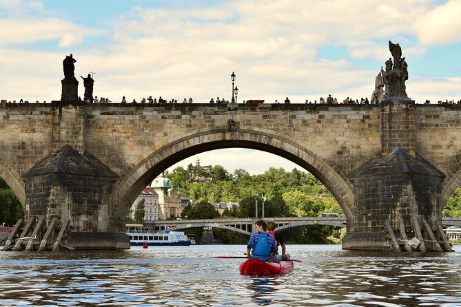 canoe-adventure-tour-through-prague