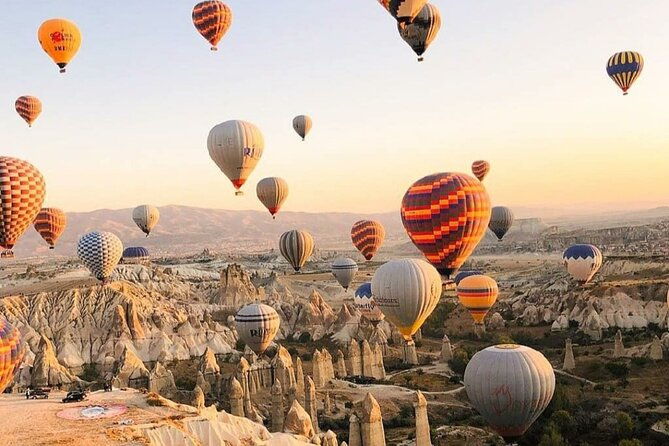 cappadocia-fantastic-hot-air-balloon-tour-champagne-breakfast