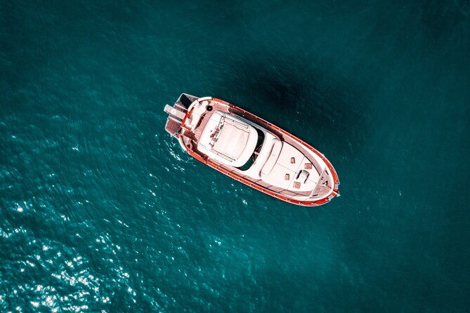 capri-discover-the-beauties-of-the-island-aboard-a-luxury-boat