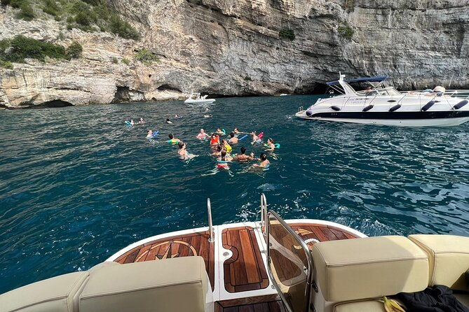 capri-private-all-inclusive-boat-tour-with-city-exploration