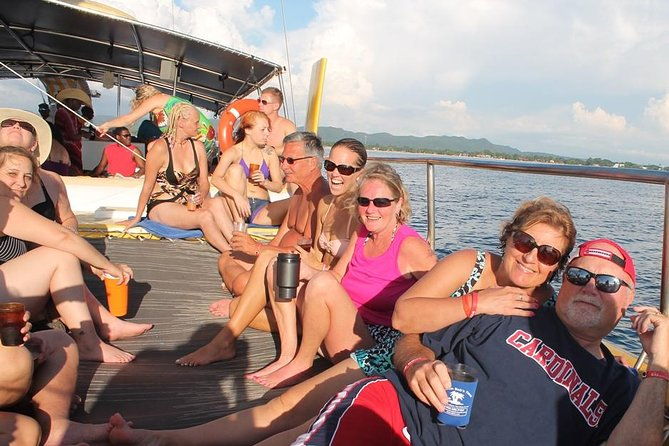 catamaran-cruise-full-day-tour-to-ricks-cafe-and-negril-beach